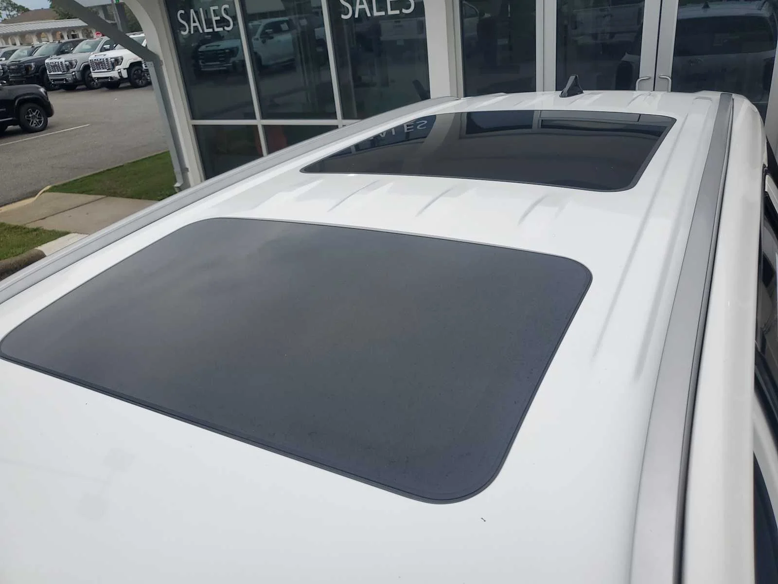 Used 2023 White Hyundai Calligraphy image 15