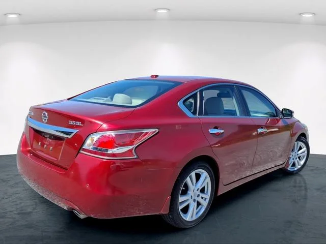 Used 2015 Red Nissan 3.5 SL image 6
