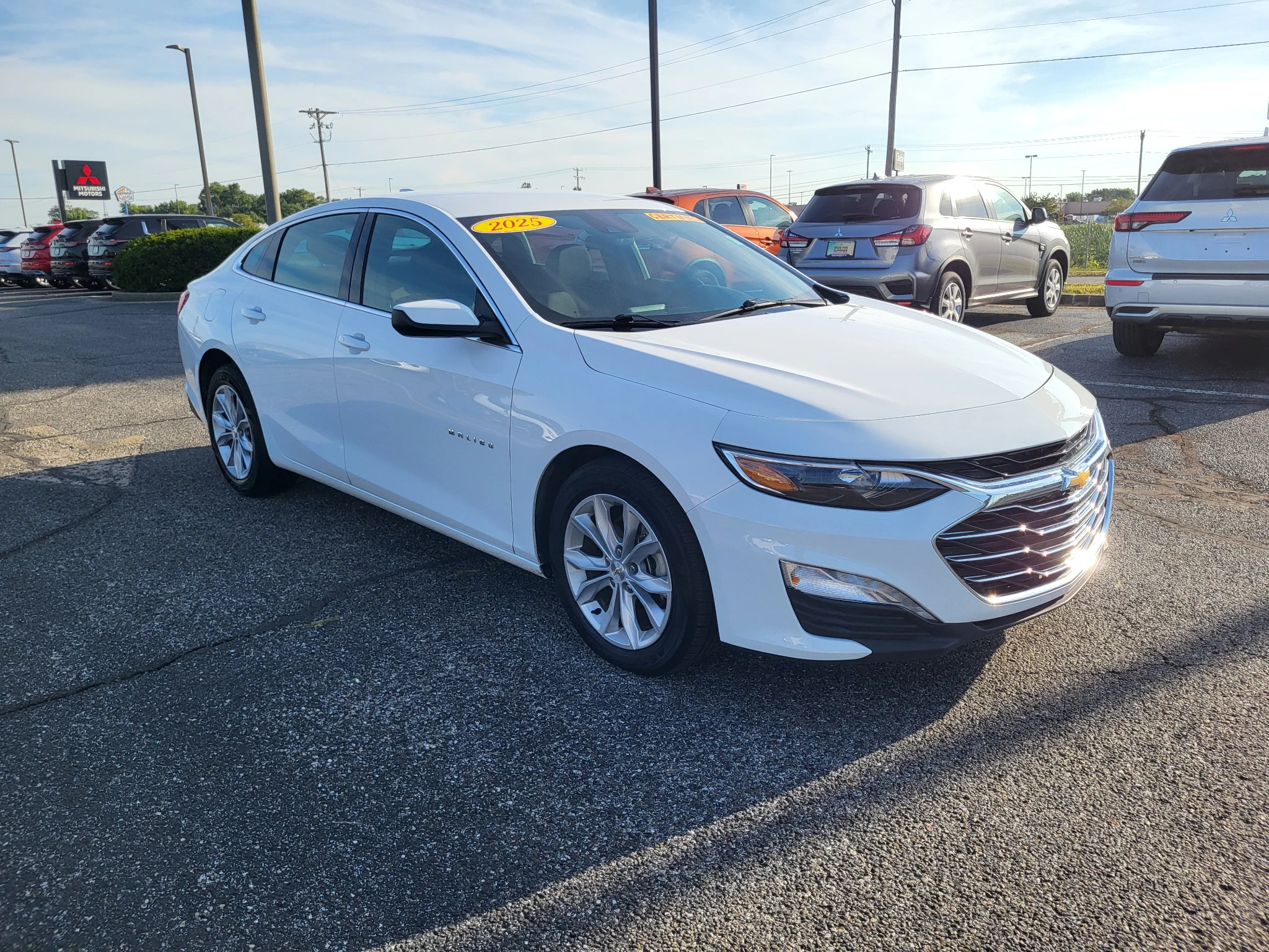 Used 2025 Summit White Chevrolet LT image 4