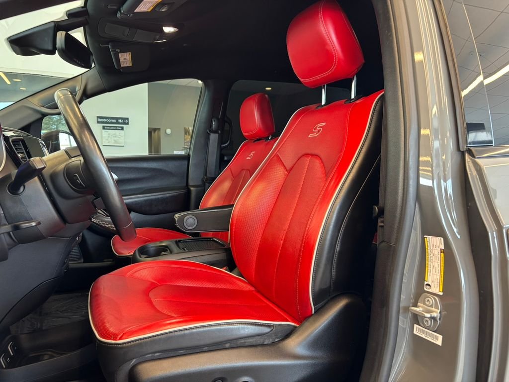 Used 2020 White Chrysler Limited image 12