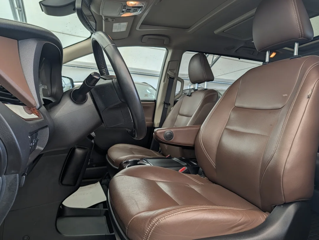 Used 2020 White Toyota XLE - - AWD - 3.5L V6 - Adaptive Cruise Control - Forward Collision Warning & More! image 15