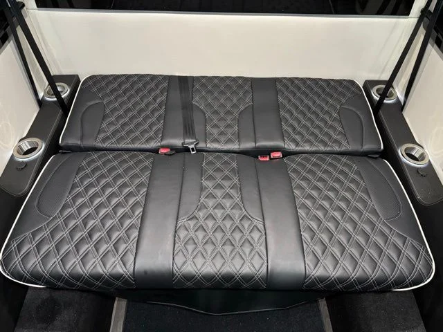 New 2026 Iridium Silver Mercedes-Benz Discovery Touring image 32