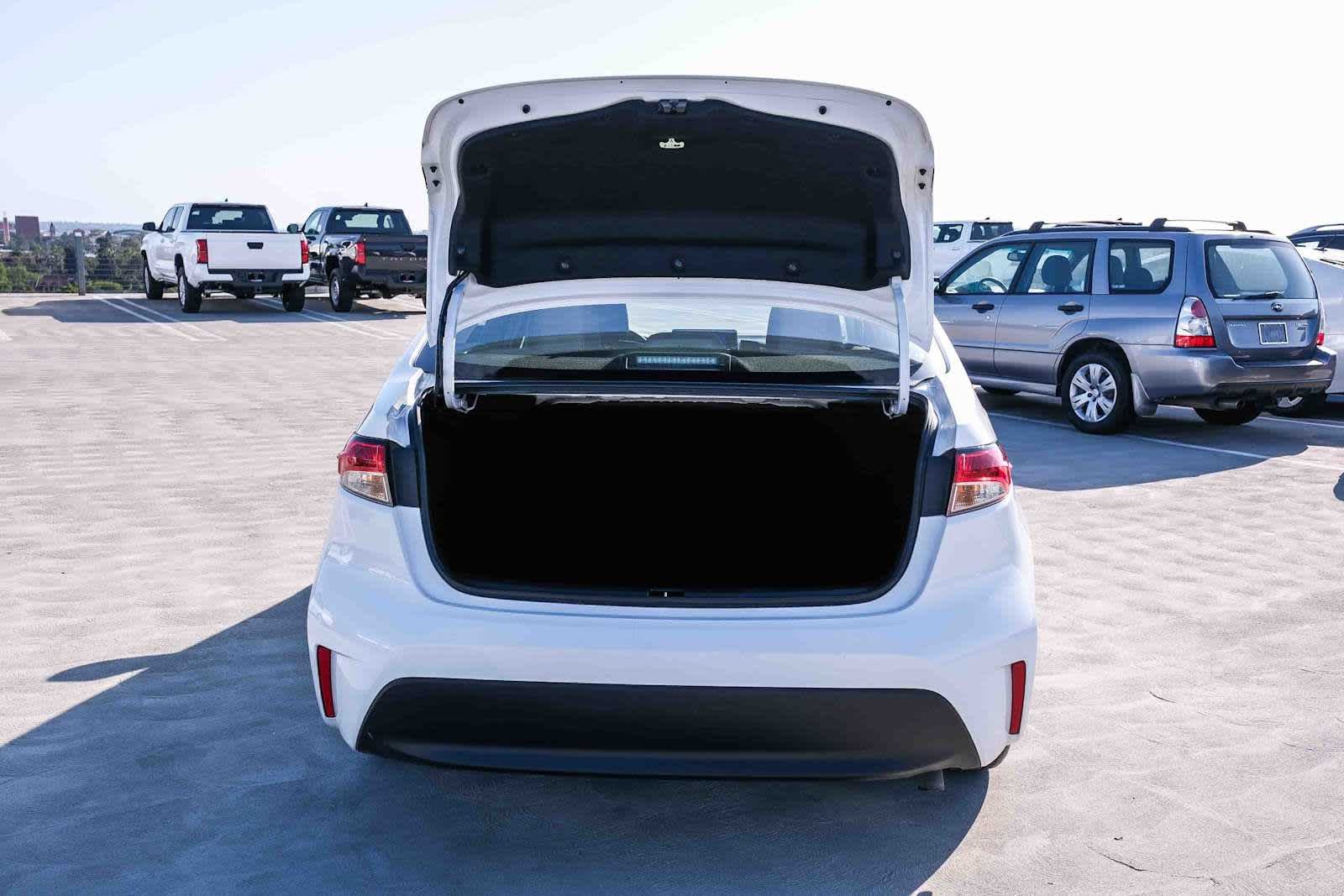Used 2025 Ice Cap Toyota LE image 27