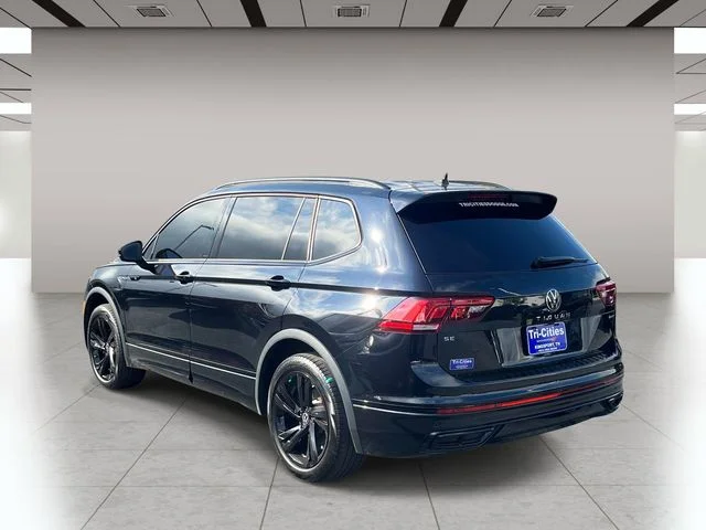 Used 2024  Volkswagen 2.0T SE R-Line Black image 5