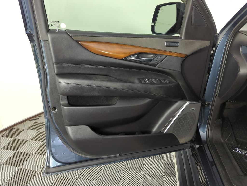 Used 2020 SHADOW METALLIC Cadillac Premium Luxury image 17