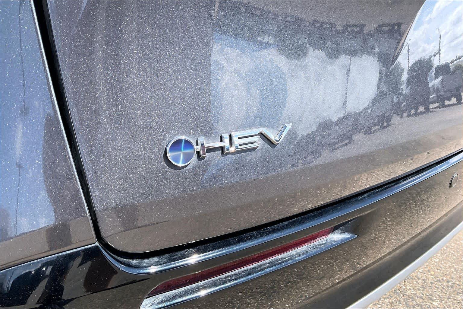 Used 2025 Magnetic Gray Metallic Toyota Platinum image 31