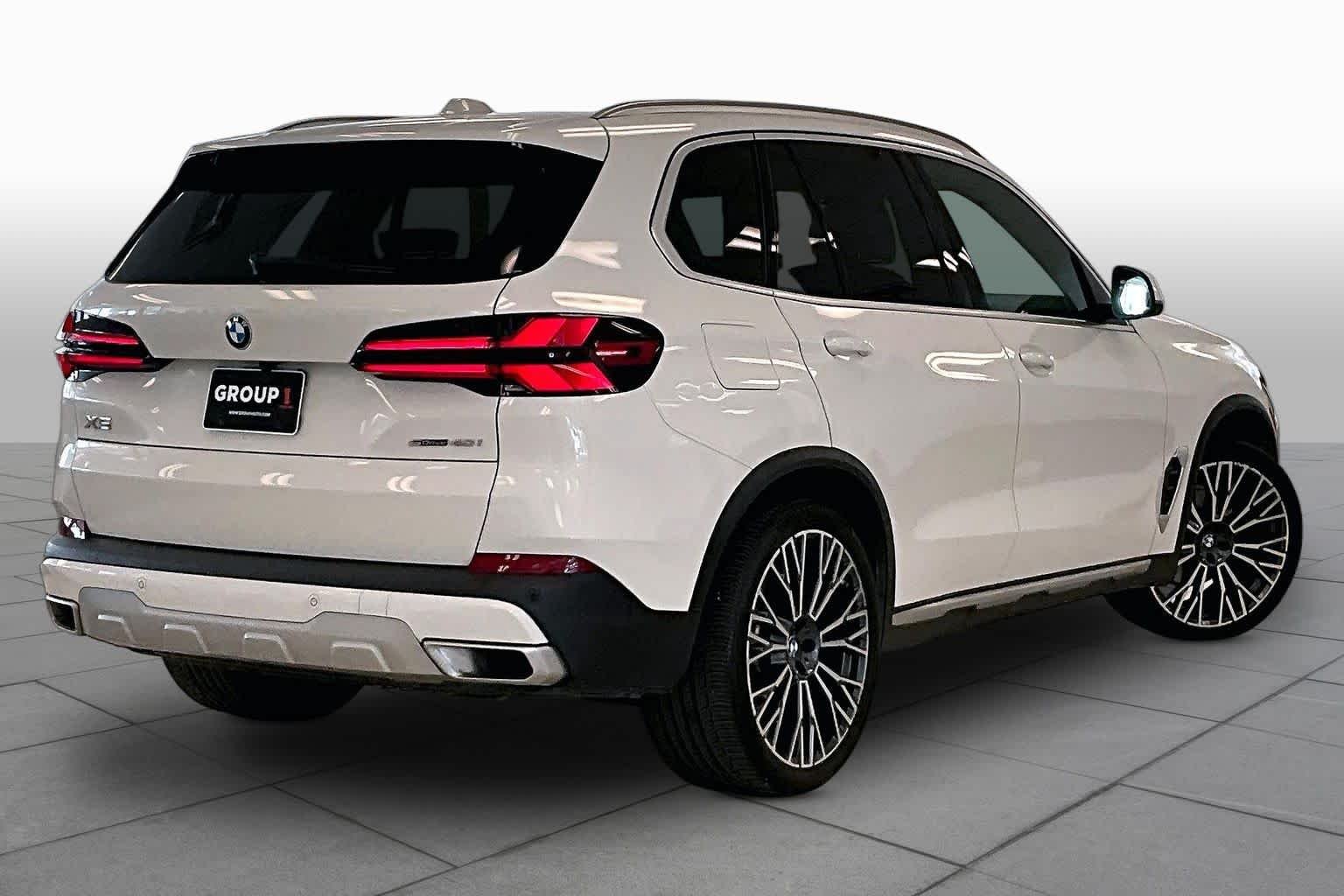 Used 2024 Alpine White BMW sDrive40i image 12