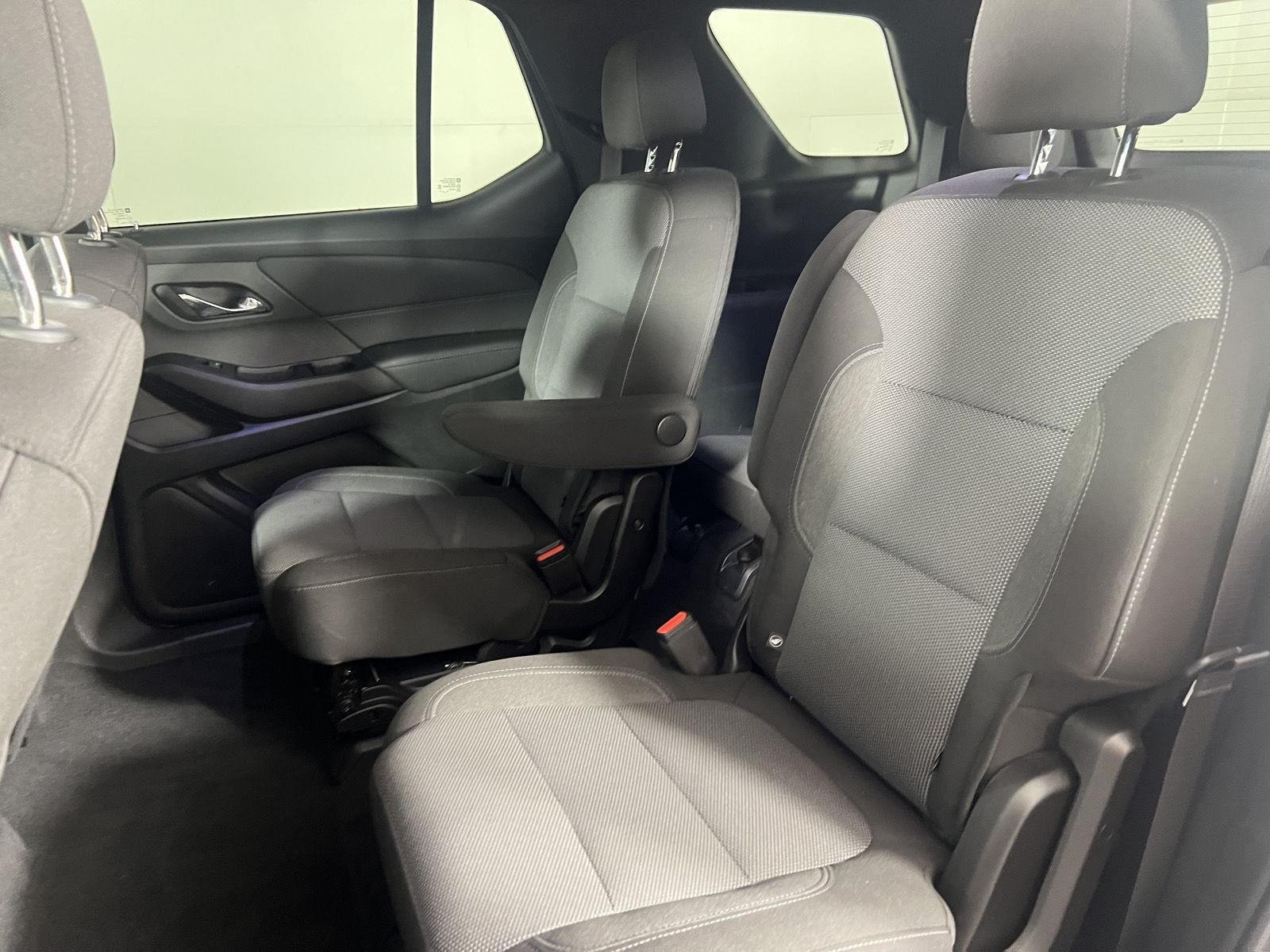 Used 2023 Iridescent Pearl Tricoat Chevrolet LT Cloth image 15