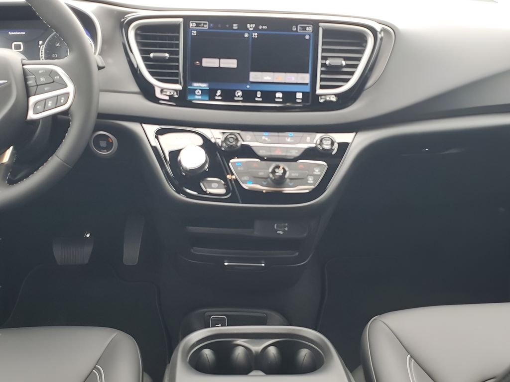 2026 Chrysler Voyager LX - Photo 28