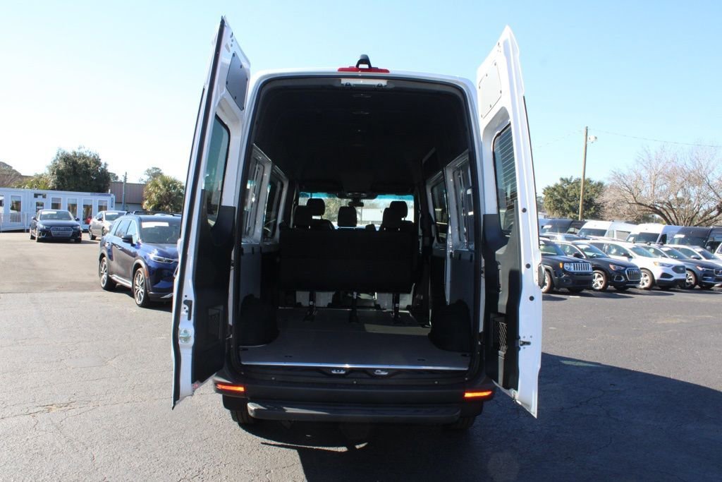 New 2026 Arctic+White Mercedes-Benz Crew 144 WB image 56