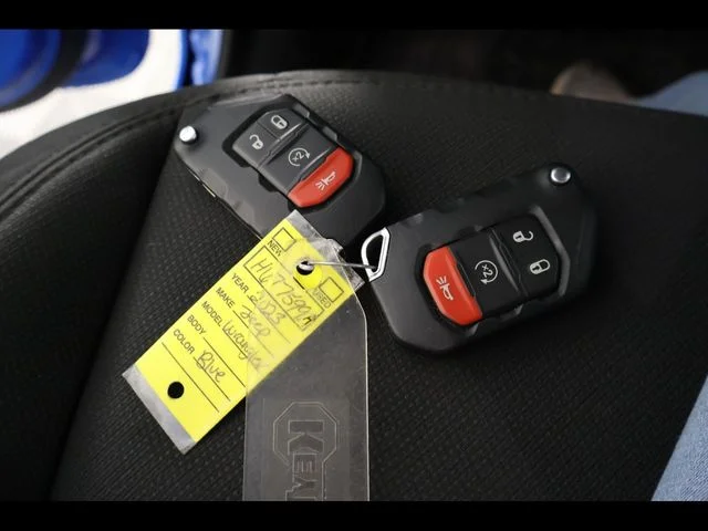 Used 2023 Blue Jeep High Tide image 30