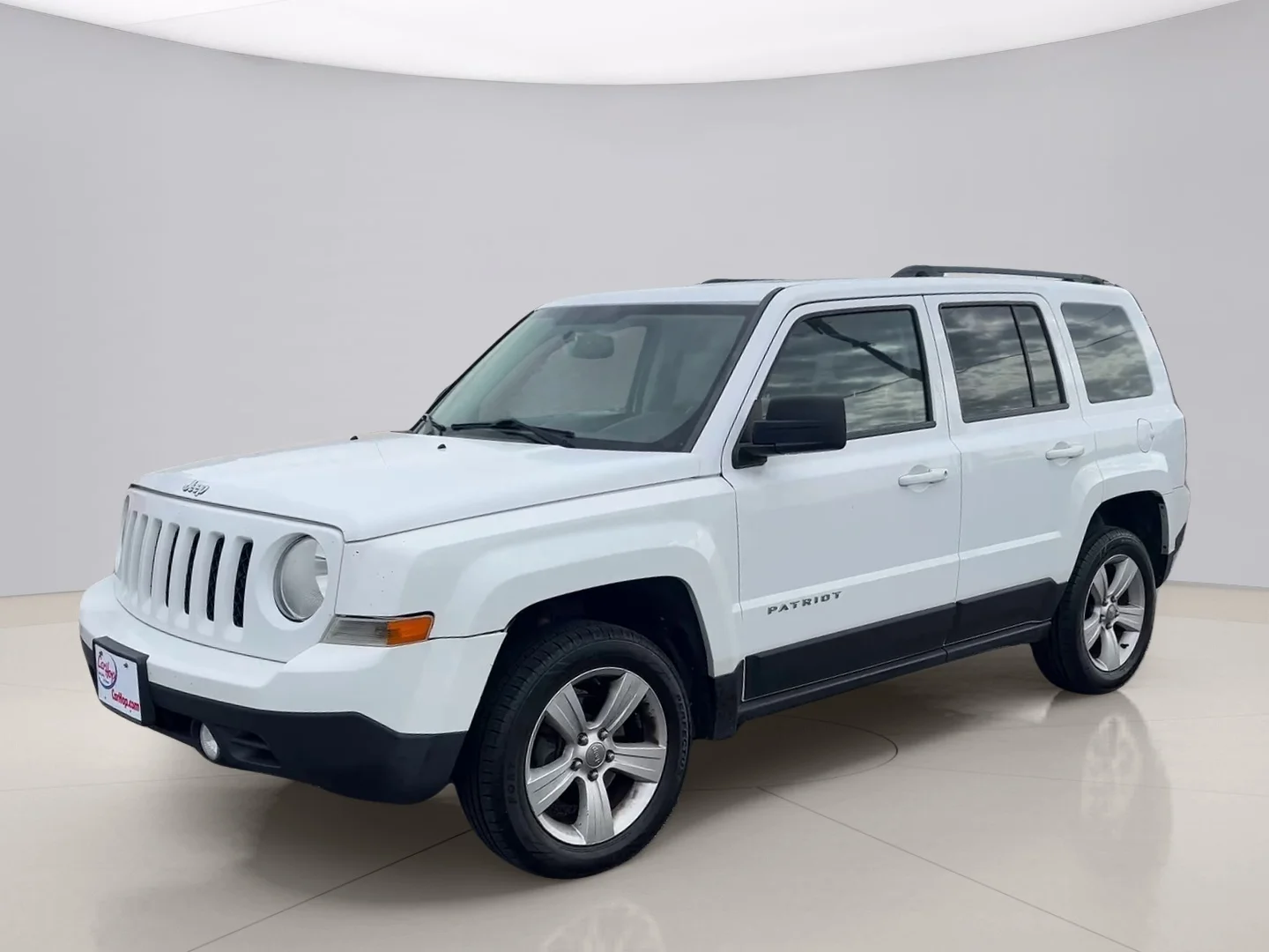Used 2014 White Jeep LATITUDE 4 image 1