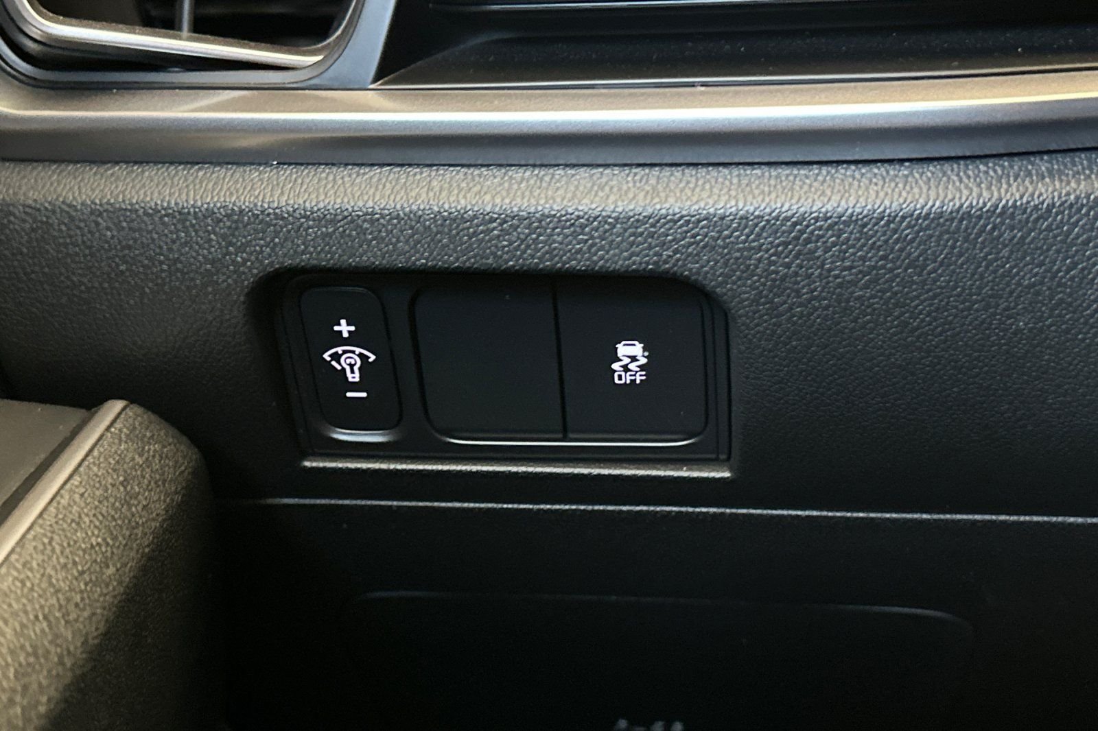 Used 2026 White Kia LX image 30