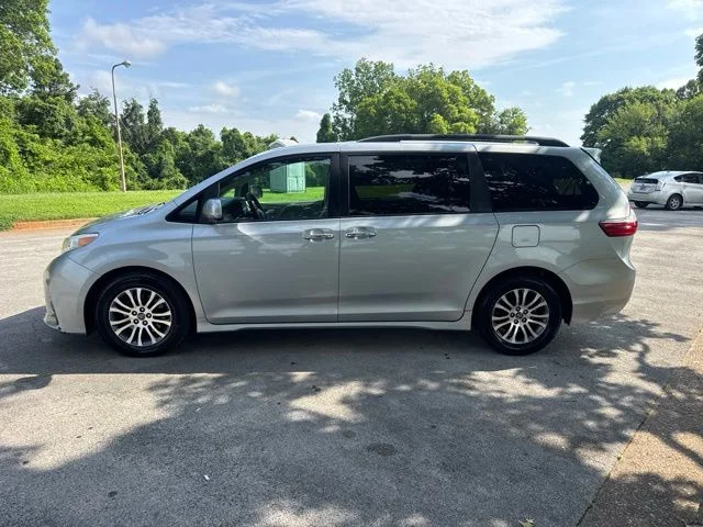 Used 2019 Silver Toyota XLE image 4