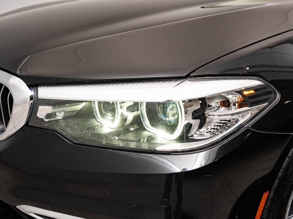 Used 2019 Black Sapphire Metallic BMW 540i image 15