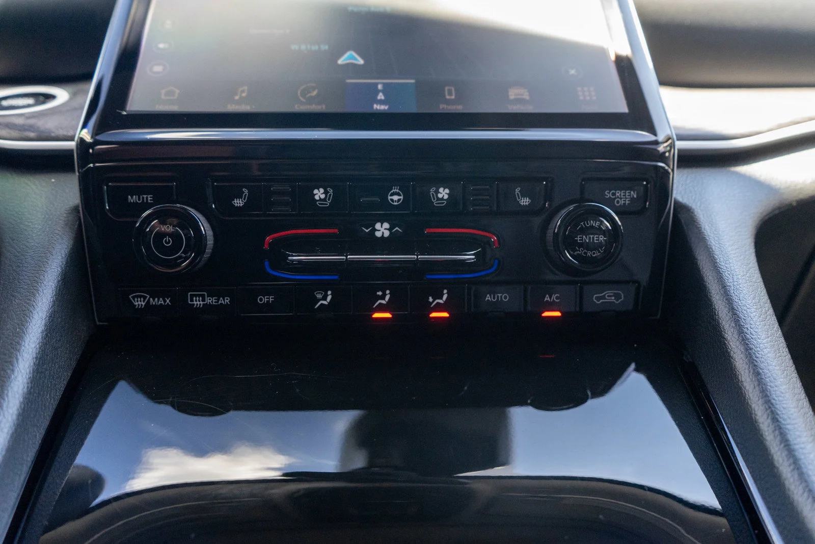 Used 2023 Diamond Black Crystal Pearlcoat Jeep Limited image 20