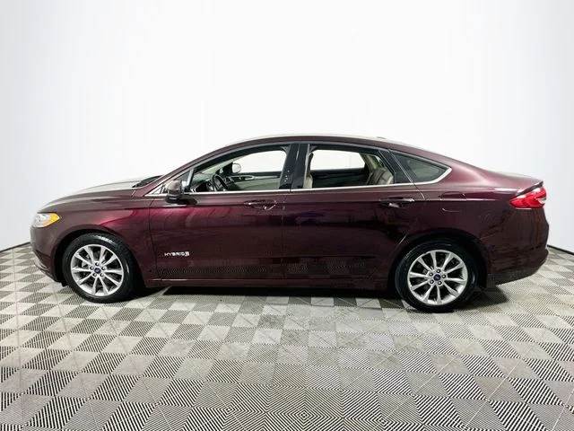 Pre-Owned 2017 Ford Fusion Hybrid SE