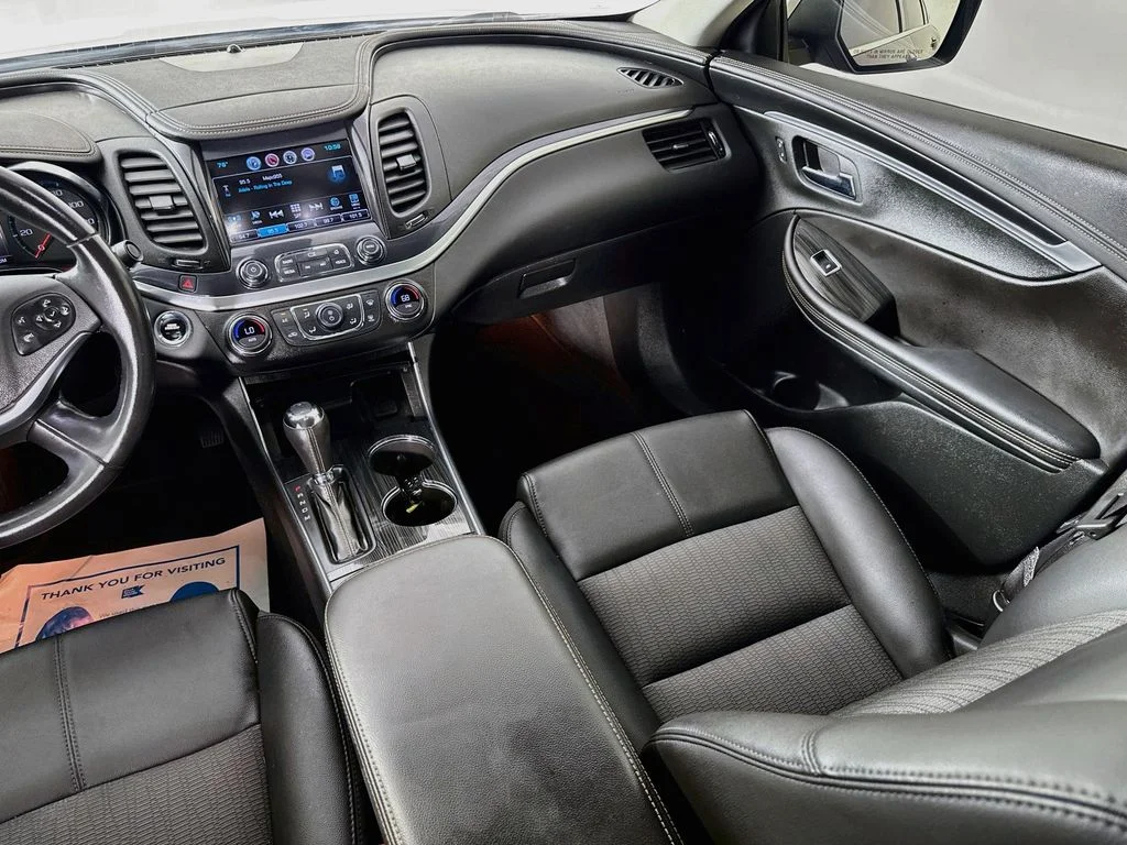 Used 2018 Blue Velvet Metallic Chevrolet LT image 27