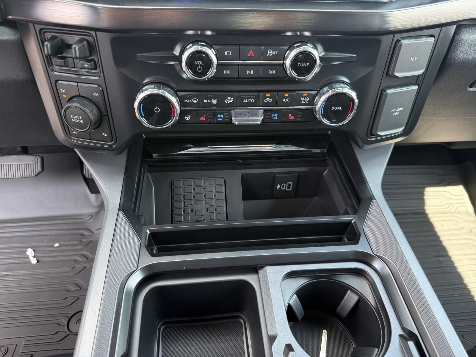 New 2026 Glacier Gray Metallic Tri-Coat Ford F-350® Lariat® image 21