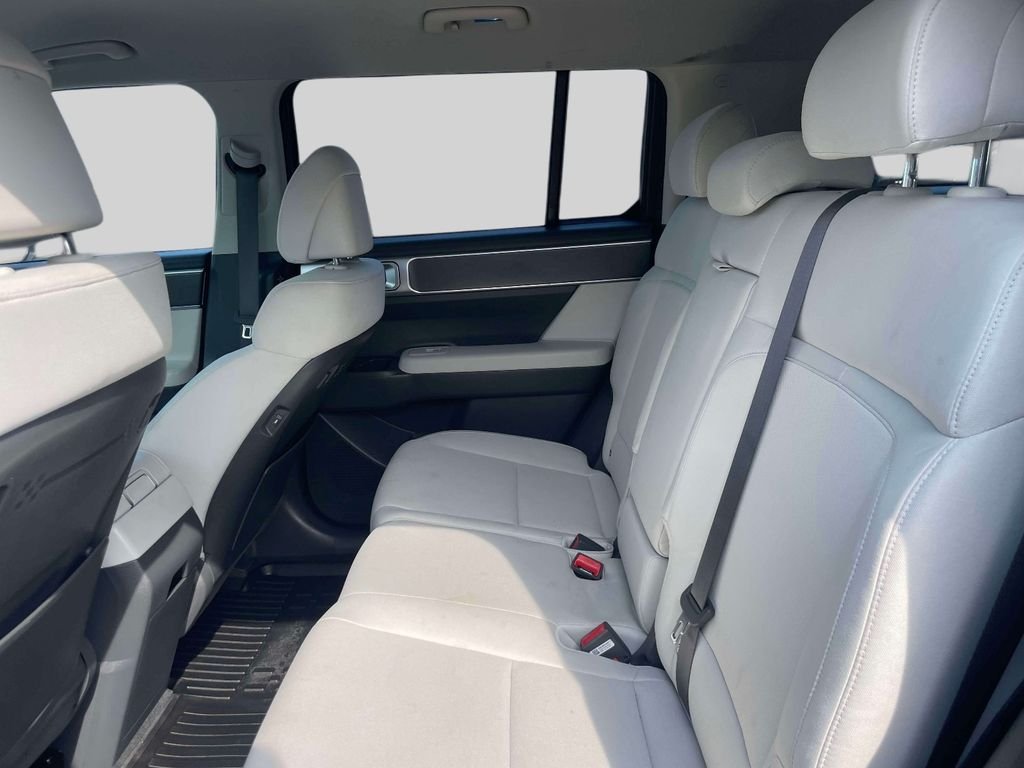 Certified Used 2025 Silver Hyundai SE image 12