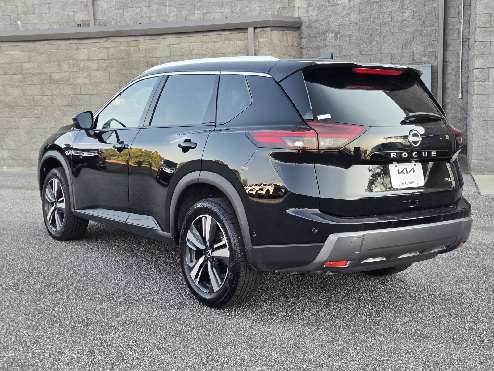 Used 2026 Super Black Nissan SL image 9