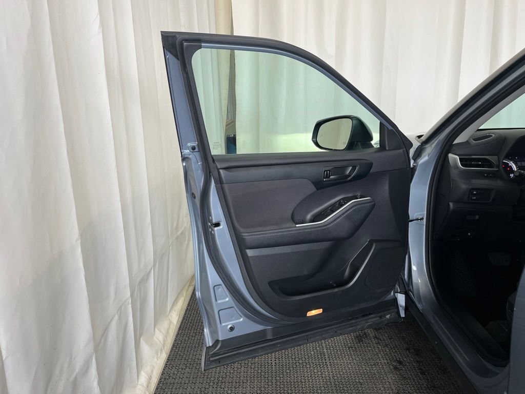 Used 2023 Blue Toyota LE image 18