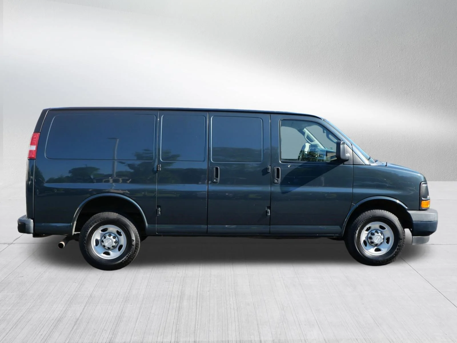 2017 Chevrolet Express Cargo Work Van - Photo 8