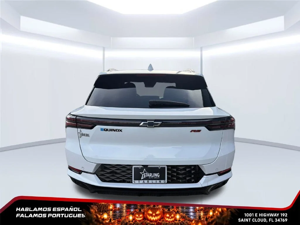 Used 2024 Summit White Chevrolet 2RS image 4