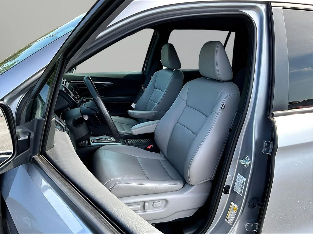 Used 2023 Lunar Silver Metallic Honda EX-L image 25