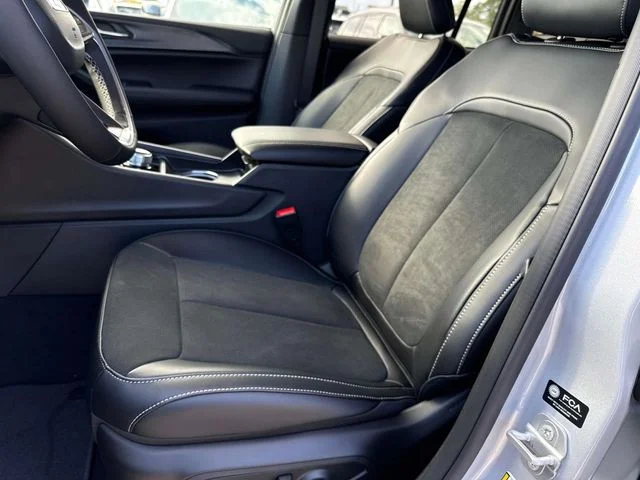 New 2025 Silver Jeep Altitude X image 9
