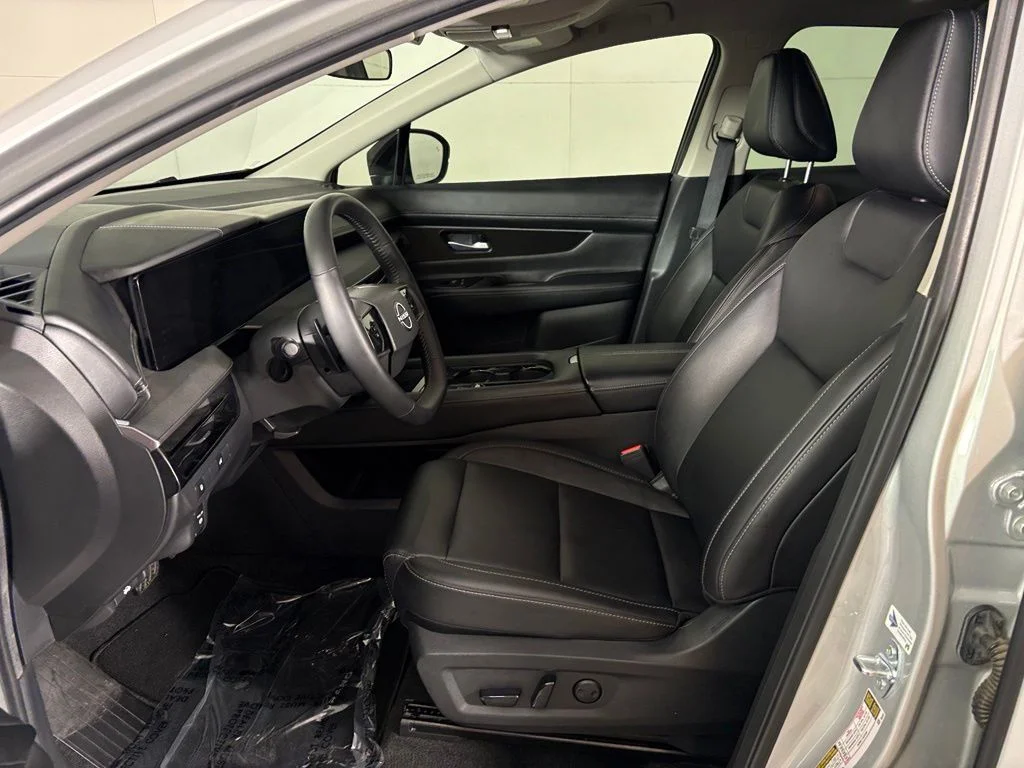 Used 2025 Silver Nissan SV image 16