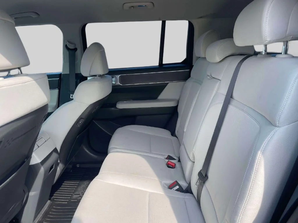 Certified Used 2025 Silver Hyundai SE image 12