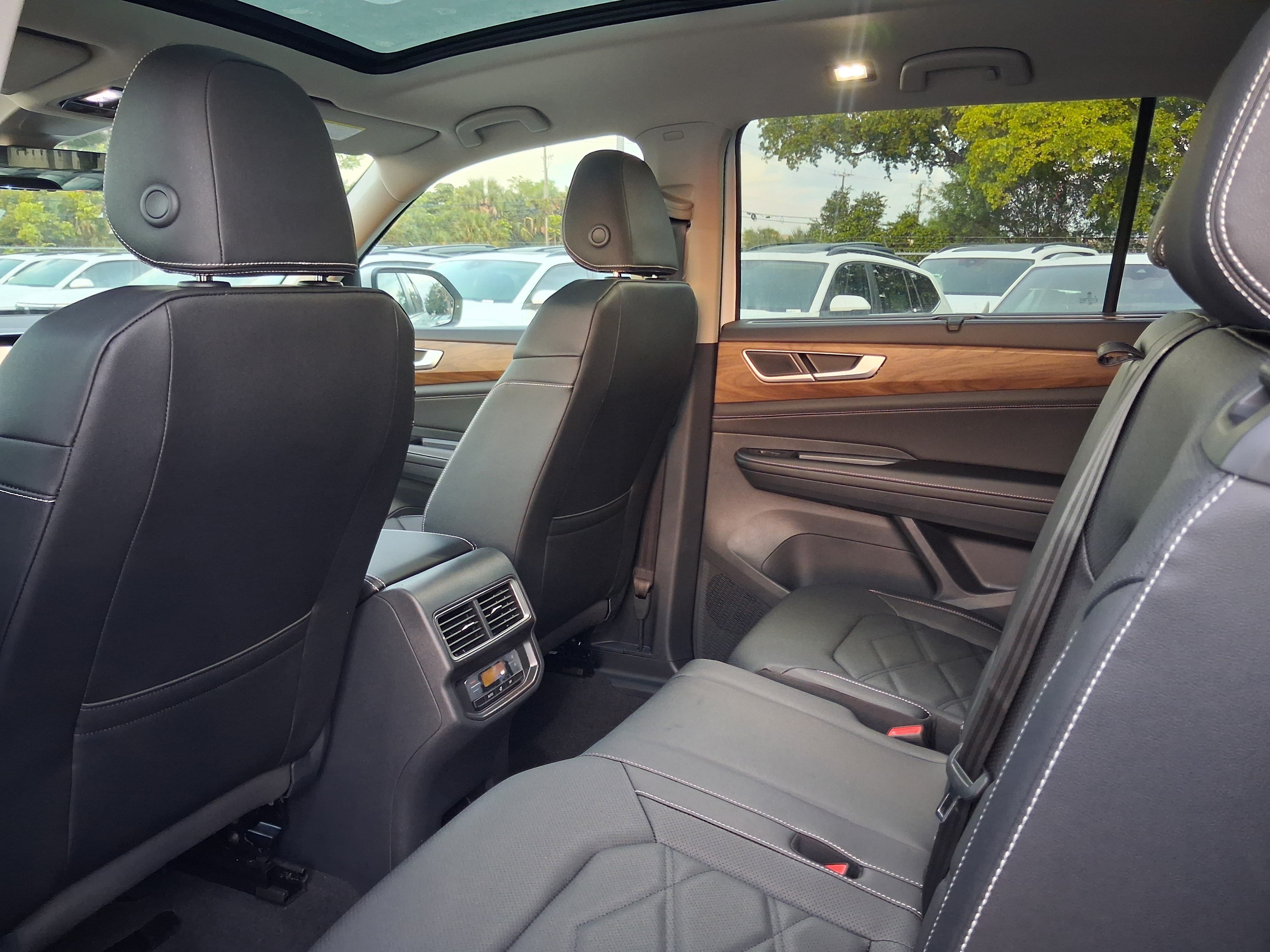 New 2026 White/off-white Volkswagen 2.0T SE w/Technology image 5