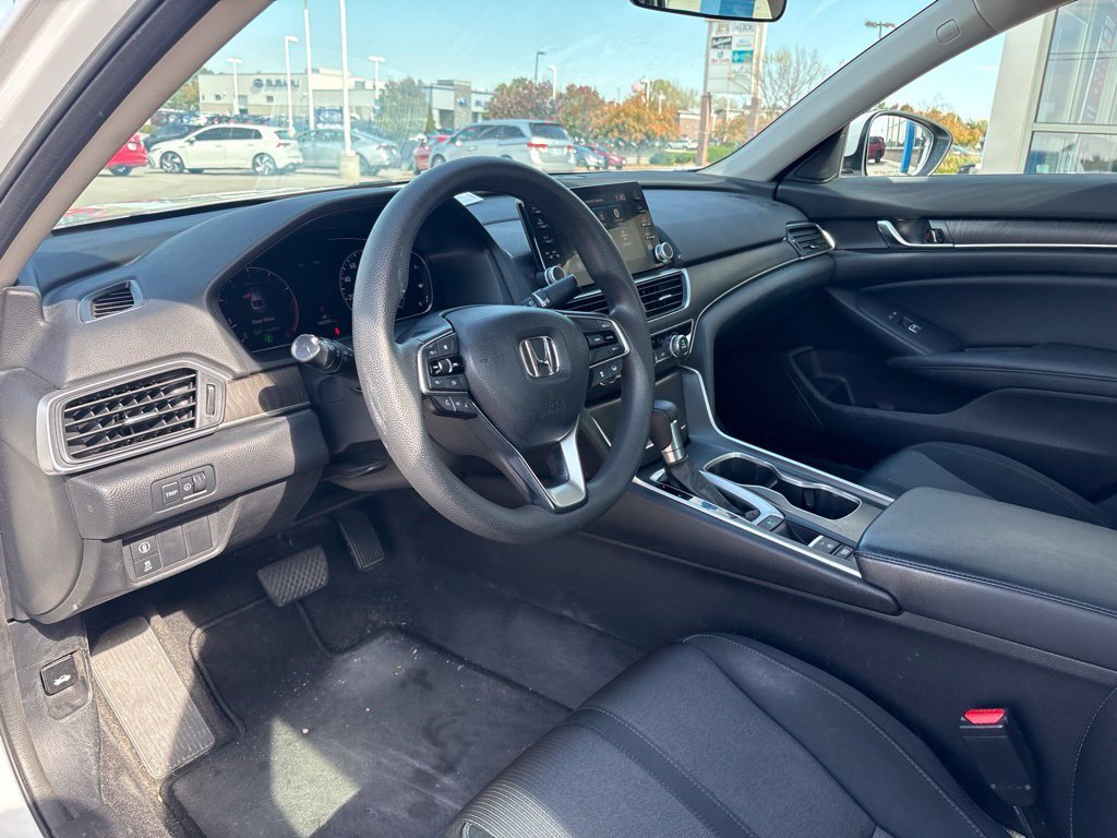 Used 2018 White Honda EX image 10