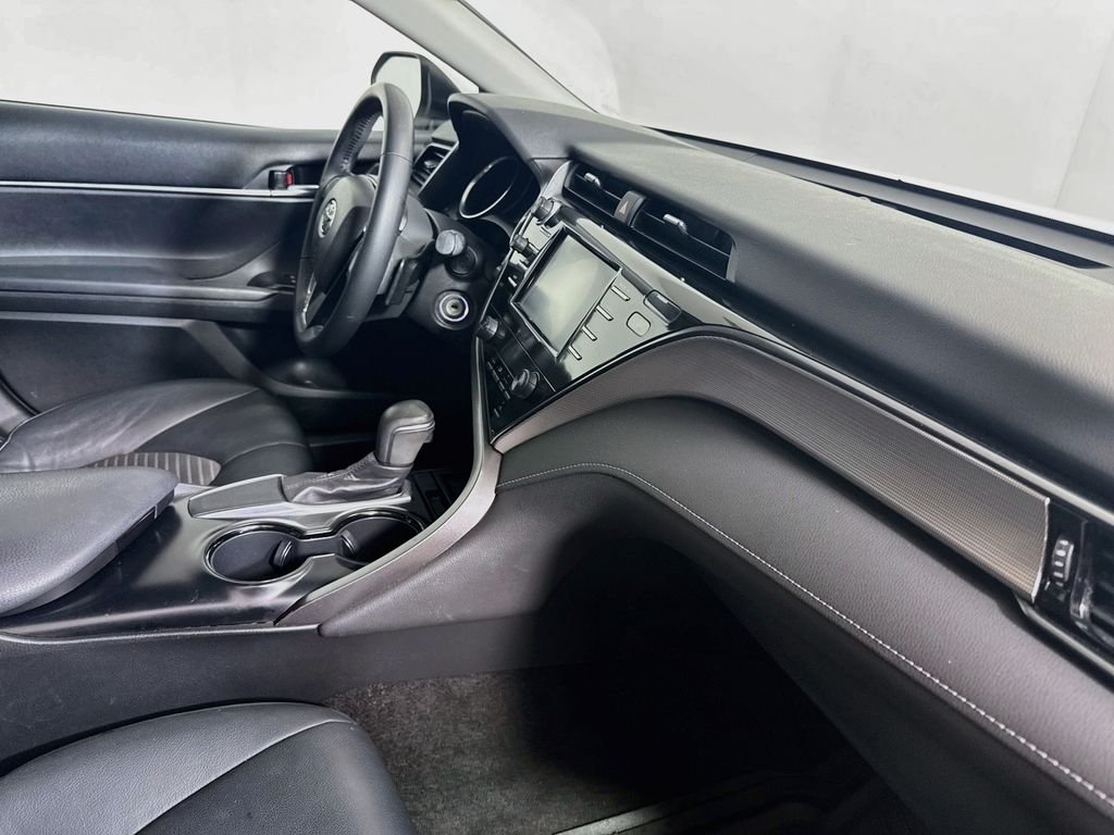 Used 2019 White Toyota  image 25