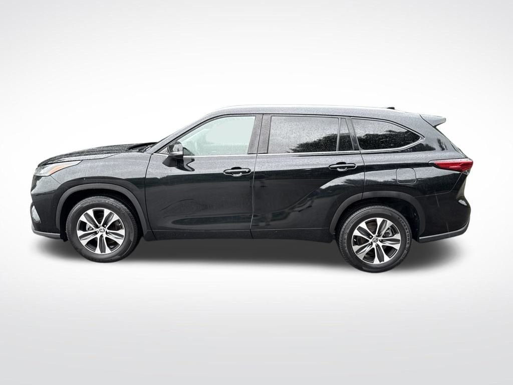Used 2022 Black Toyota XLE image 8