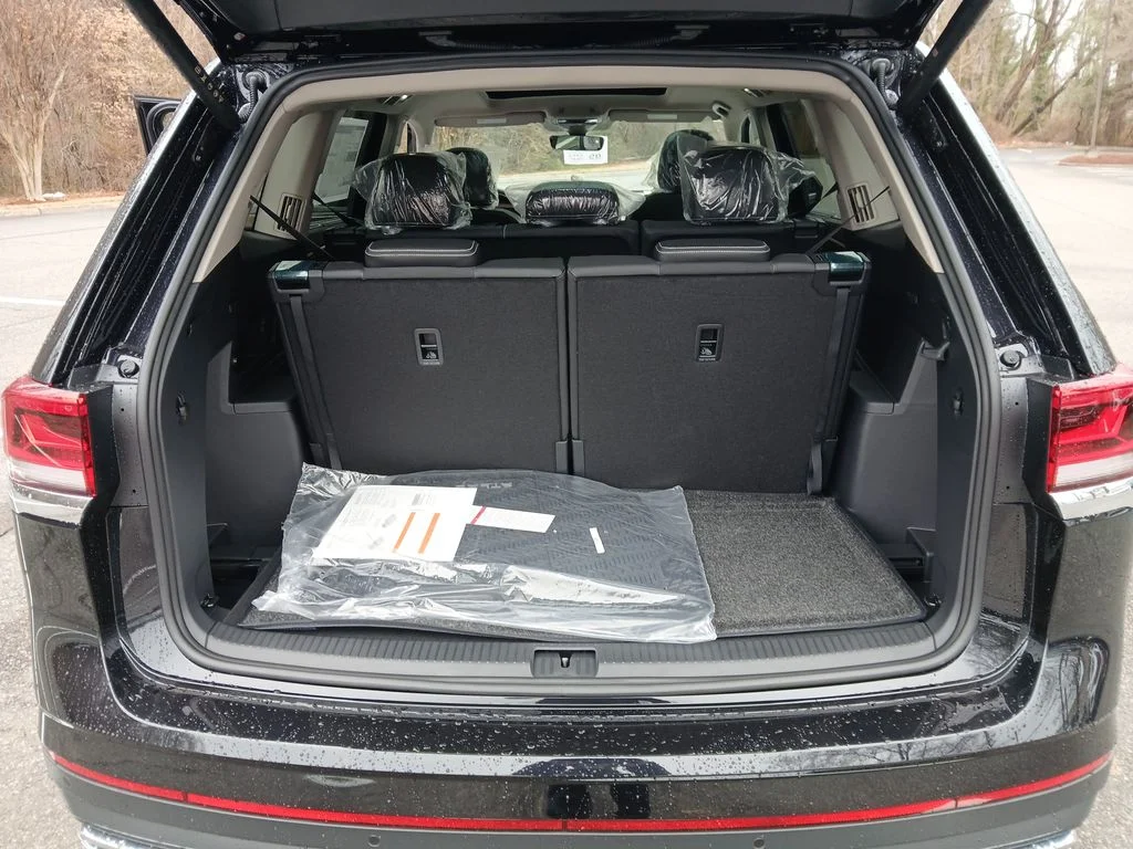 New 2026 Black Volkswagen 2.0T SE w/Technology image 22