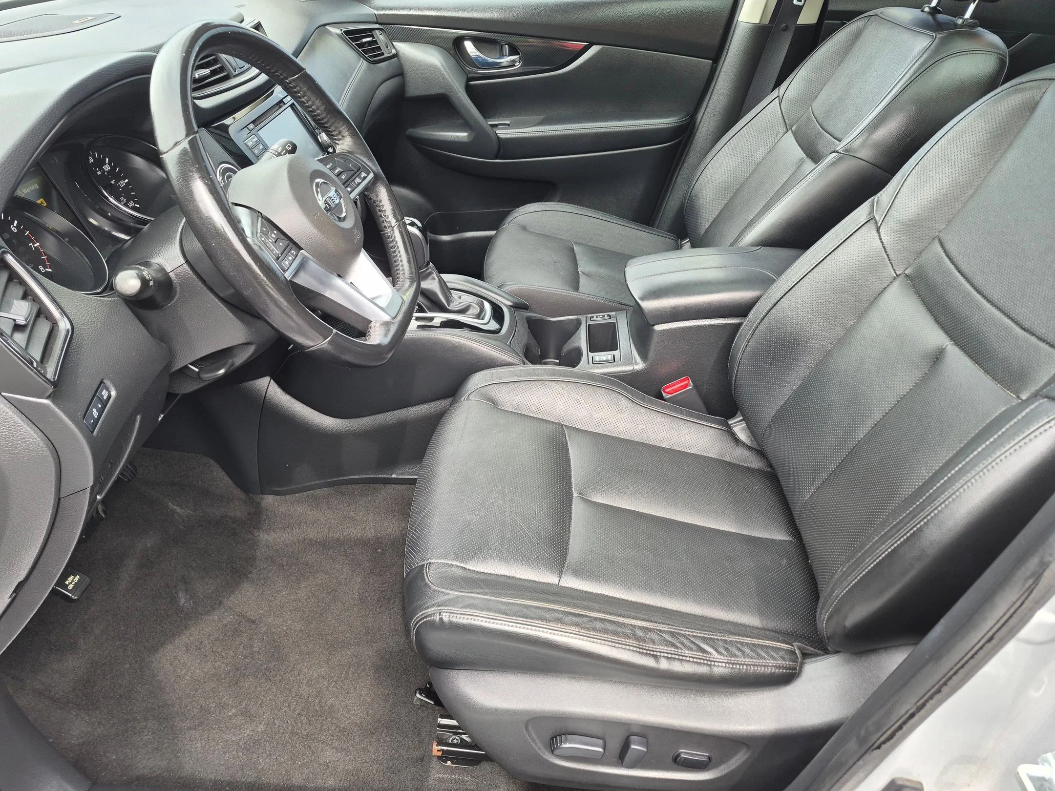Used 2017 Brilliant Silver Nissan SL image 12