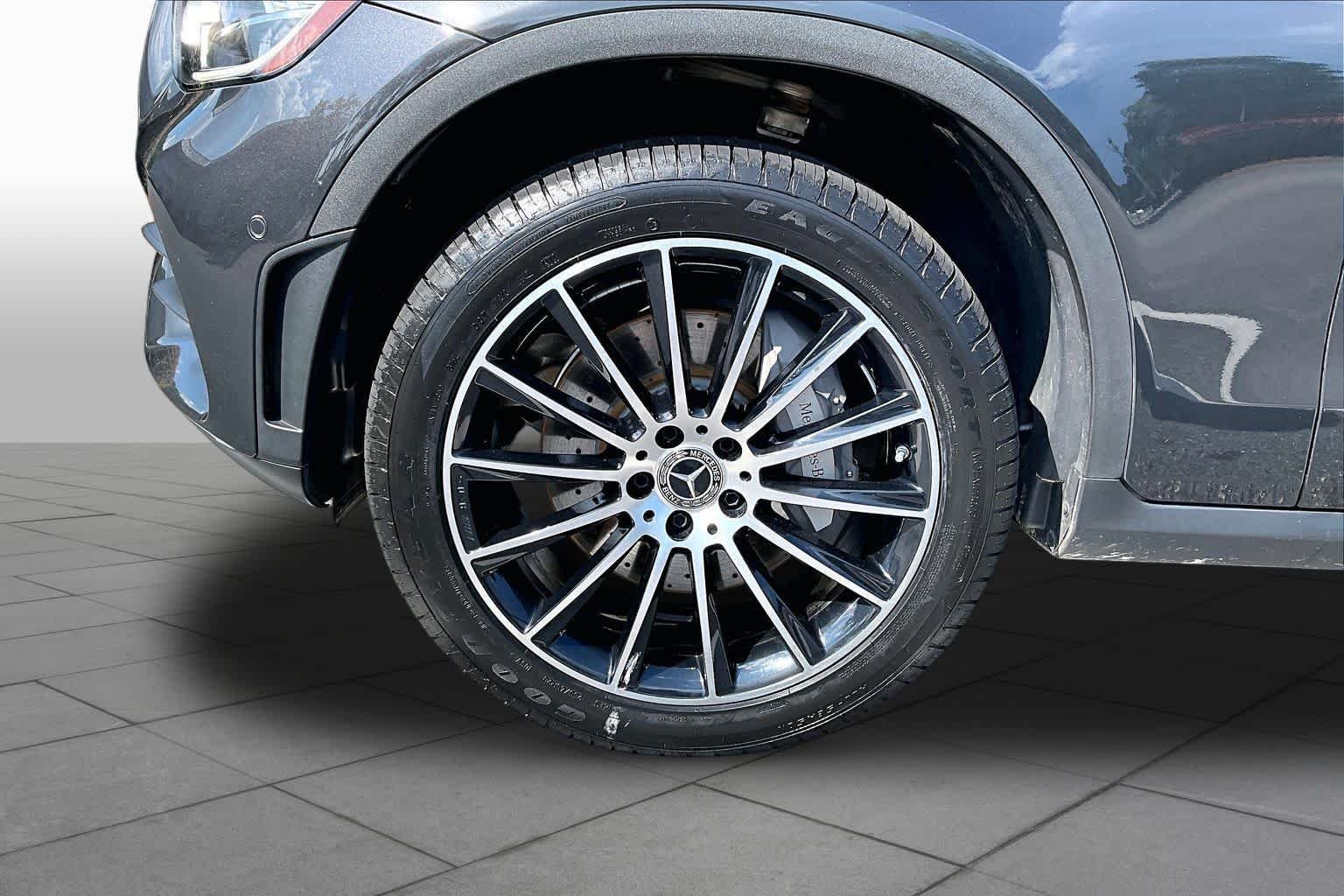 Used 2020 Graphite Grey Metallic Mercedes-Benz GLC 300 image 11