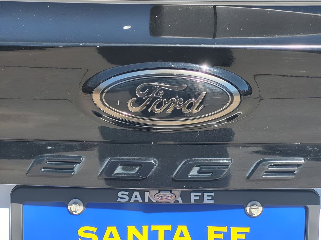 Used 2022 Oxford White Ford SE image 29