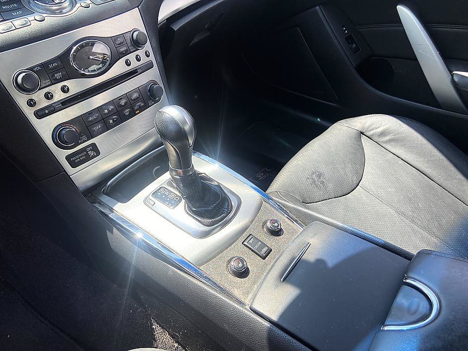 Used 2014 Venetian Ruby INFINITI Base image 15