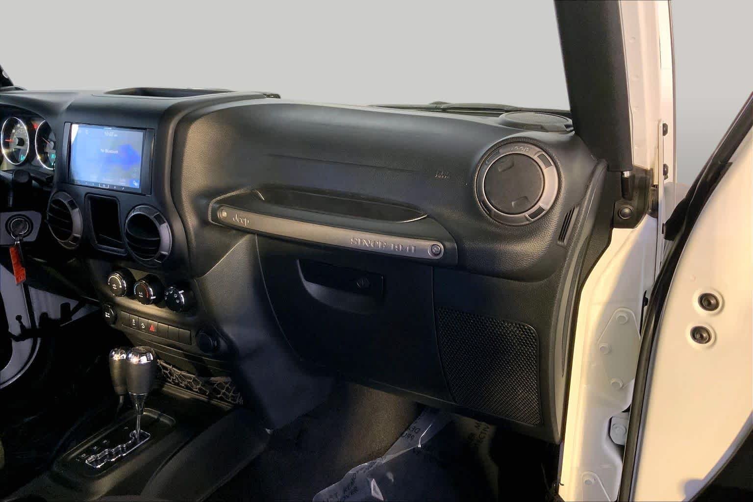 Used 2017 Bright White Clearcoat Jeep Sport image 19