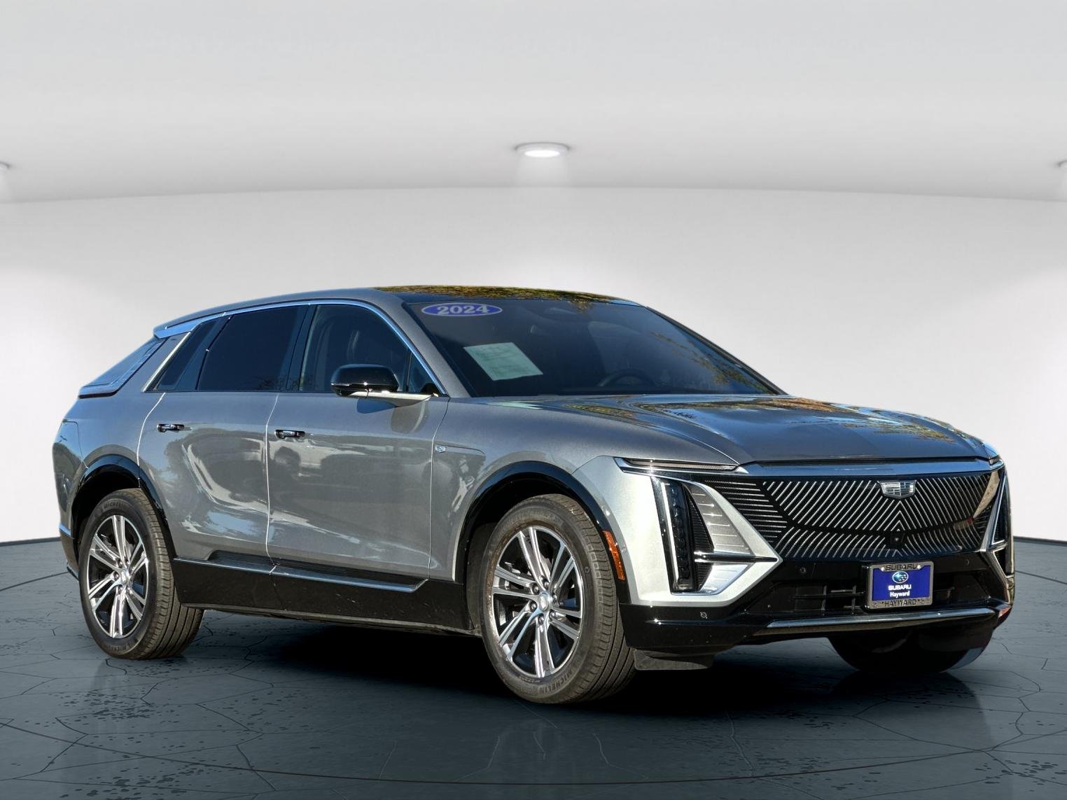 Used 2024 Silver Metallic Cadillac Luxury 4D Sport Utility image 8