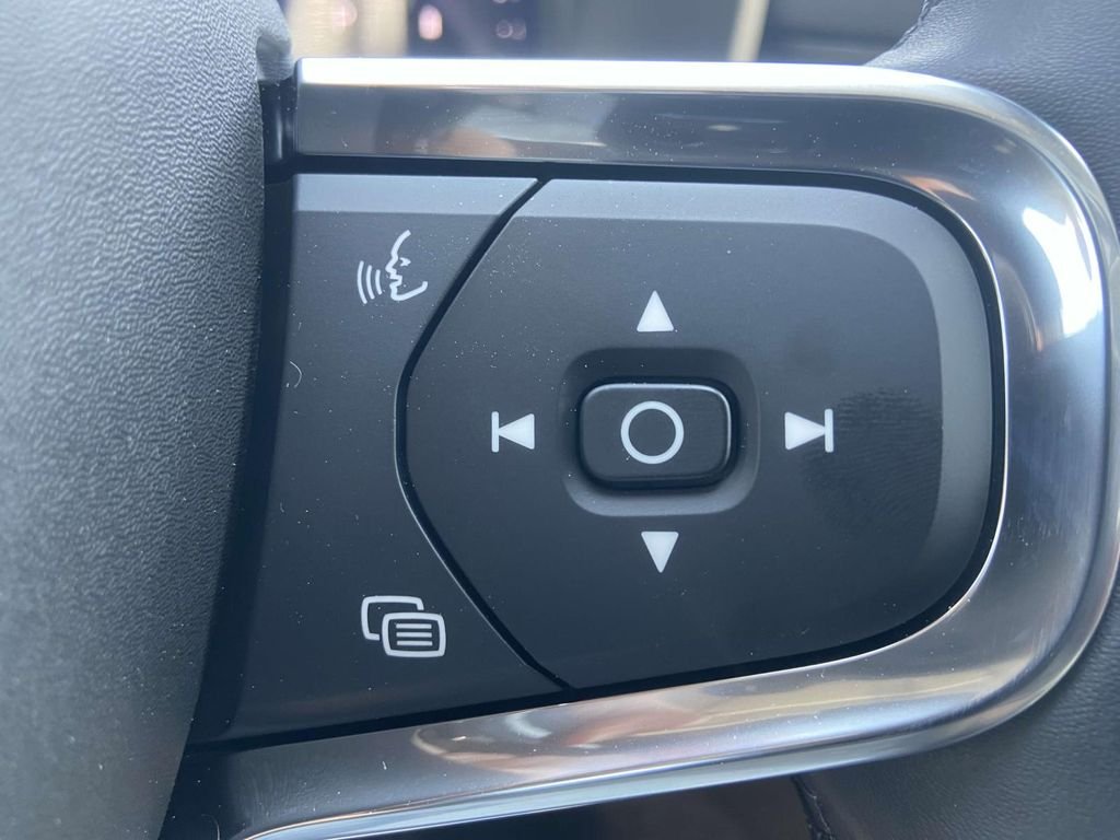 2026 Volvo XC40 Plus - Photo 8