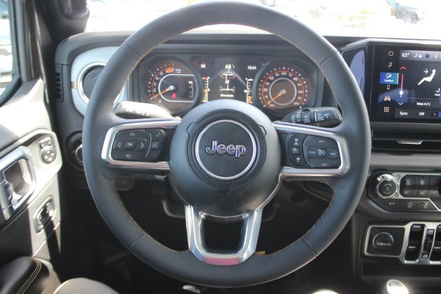 Used 2025 Gray Jeep Sahara image 13