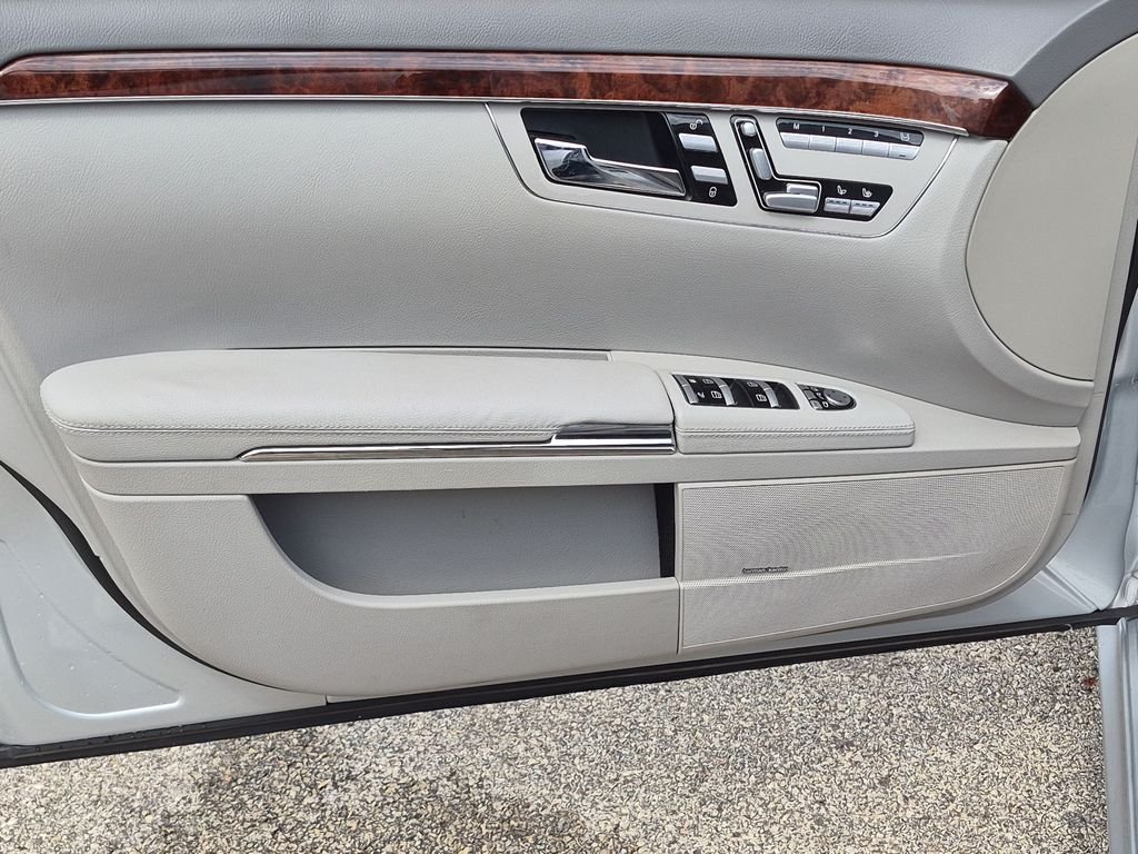 Used 2010 Silver Mercedes-Benz S 550 image 19