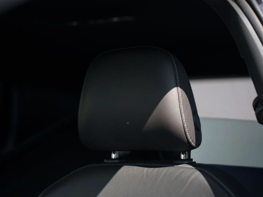Used 2017  Volkswagen Base image 18