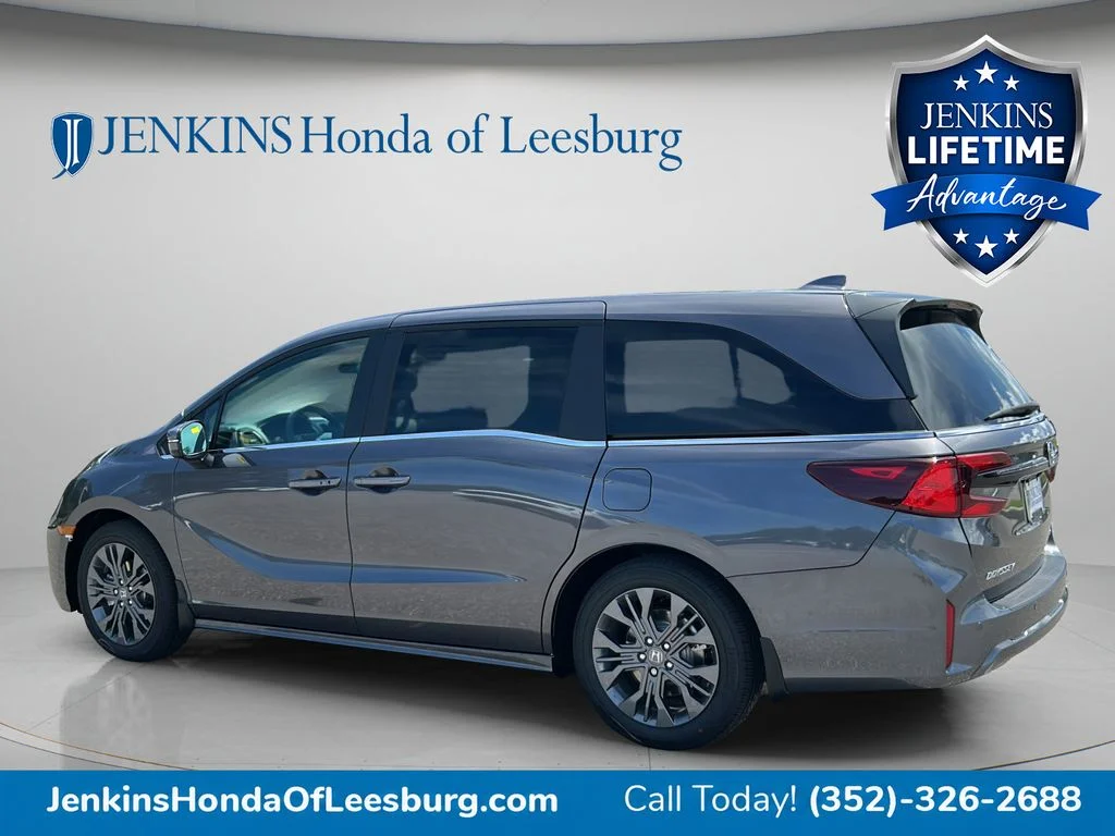 New 2027 Modern Steel Metallic Honda Touring image 5