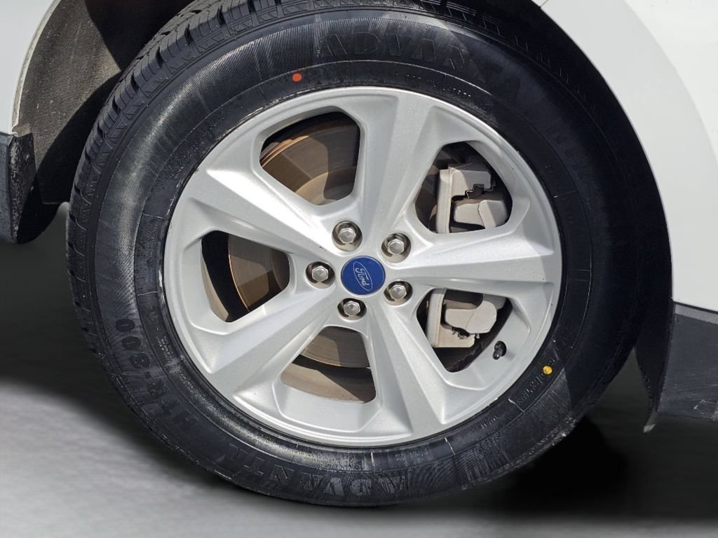 Used 2022 Oxford White Ford SE image 17