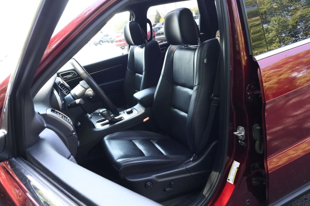 Used 2022 Red Jeep Limited image 31